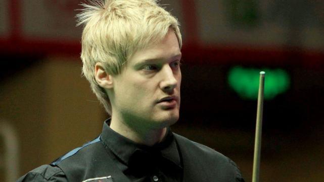 吕迪格的防守是站在那里干瞪嘛，比斯洛特先下课的估计是阿隆索