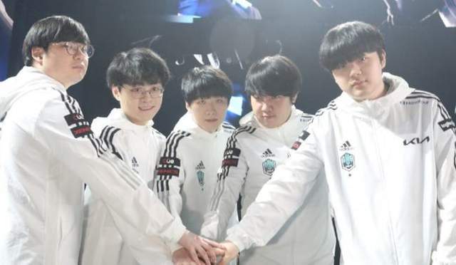 他的停球是教科书级别