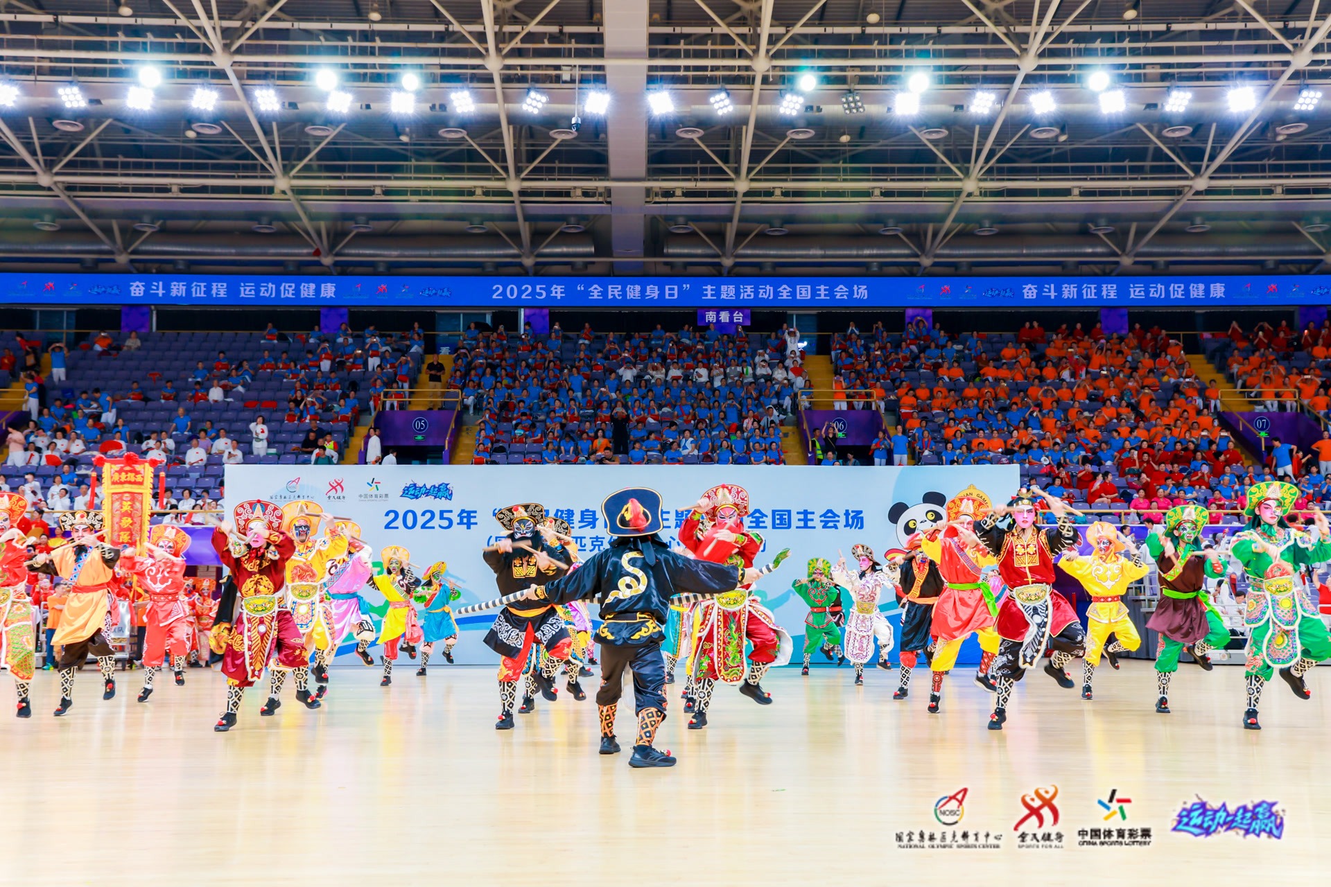 活塞队史35+10+10场次：康宁汉姆2场，其他球员合计2场